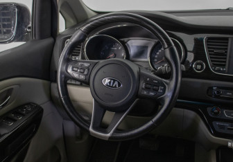 Подержанный автомобиль Kia Carnival 2019 года (14 фото)