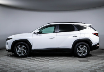 Подержанный автомобиль Hyundai Tucson 2022 года (8 фото)