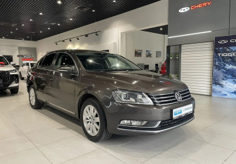 Подержанный автомобиль Volkswagen Passat Sedan 2012 года (3 фото)