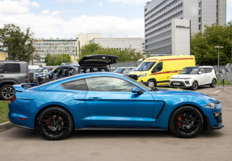 Подержанный автомобиль Ford Mustang Coupe 2019 года (3 фото)