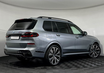 Подержанный автомобиль BMW X7 2024 года (2 фото)