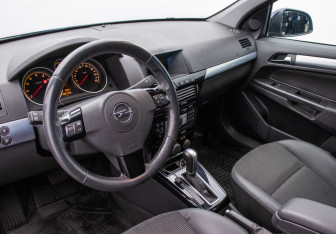 Подержанный автомобиль Opel Astra Hatchback 2013 года (9 фото)
