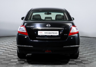 Подержанный автомобиль Nissan Teana 2012 года (6 фото)