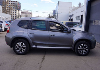 Подержанный автомобиль Nissan Terrano 2016 года (5 фото)