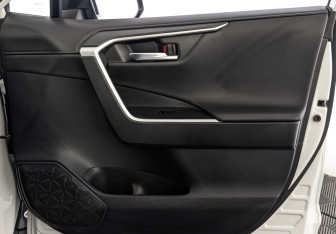 Подержанный автомобиль Toyota RAV4 2021 года (25 фото)