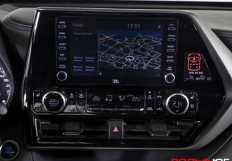 Подержанный автомобиль Toyota Highlander 2021 года (16 фото)