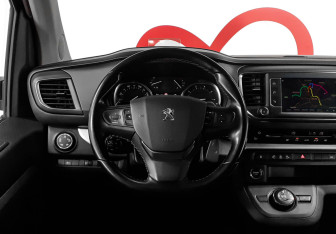 Подержанный автомобиль Peugeot Traveller 2018 года (12 фото)