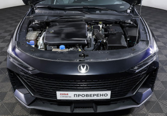 Подержанный автомобиль Changan UNI-V 2023 года (9 фото)