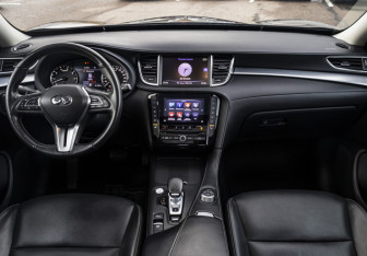 Подержанный автомобиль Infiniti QX50 2018 года (13 фото)