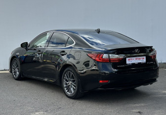 Подержанный автомобиль Lexus ES 2018 года (7 фото)