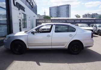 Подержанный автомобиль Skoda Octavia Liftback 2010 года (8 фото)