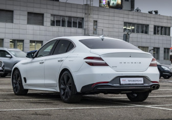 Подержанный автомобиль Genesis G70 2021 года (7 фото)