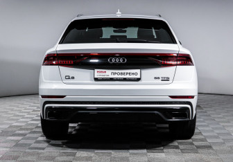 Подержанный автомобиль Audi Q8 2019 года (6 фото)
