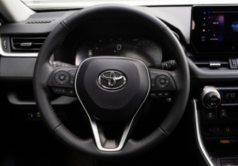 Новый Toyota RAV4 2025 (13 фото)