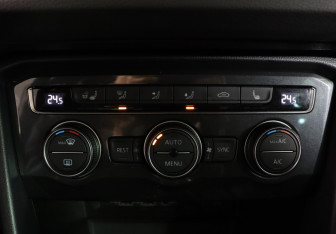 Подержанный автомобиль Volkswagen Tiguan 2018 года (22 фото)