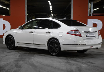 Подержанный автомобиль Nissan Teana 2012 года (7 фото)