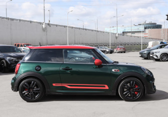 Подержанный автомобиль MINI Hatch 2017 года (4 фото)