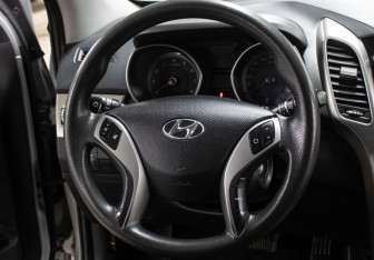Подержанный автомобиль Hyundai i30 Hatchback 2015 года (17 фото)
