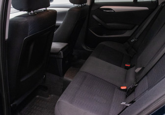 Подержанный автомобиль BMW X1 2014 года (11 фото)