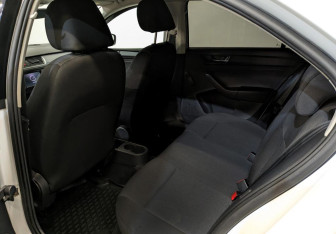 Подержанный автомобиль Skoda Rapid Liftback 2019 года (12 фото)