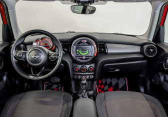 Подержанный автомобиль MINI Hatch 2017 года (14 фото)