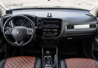 Подержанный автомобиль Mitsubishi Outlander 2018 года (14 фото)