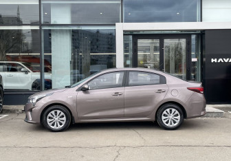 Подержанный автомобиль Kia Rio Sedan 2020 года (8 фото)