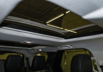 Подержанный автомобиль Land Rover Discovery 2018 года (20 фото)