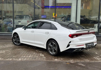 Подержанный автомобиль Kia K5 2020 года (6 фото)