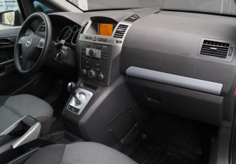 Подержанный автомобиль Opel Zafira Compactvan 2006 года (7 фото)