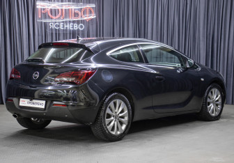 Подержанный автомобиль Opel Astra Hatchback 2013 года (5 фото)