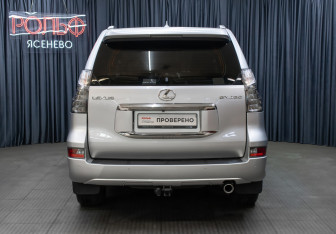 Подержанный автомобиль Lexus GX 2016 года (6 фото)