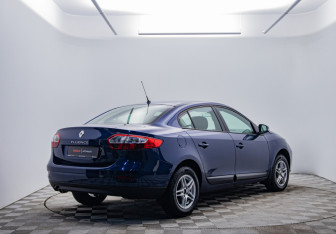 Подержанный автомобиль Renault Fluence 2011 года (5 фото)