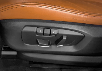 Подержанный автомобиль BMW X6 2016 года (19 фото)