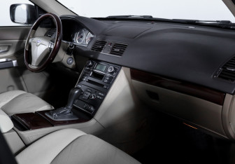 Подержанный автомобиль Volvo XC90 2012 года (9 фото)