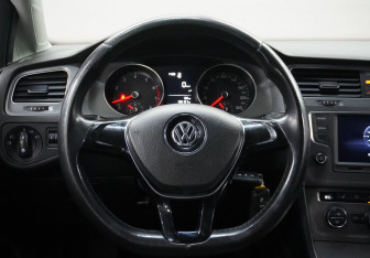 Подержанный автомобиль Volkswagen Golf Hatchback 2012 года (14 фото)