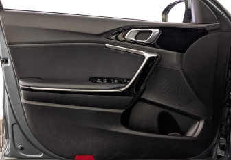 Подержанный автомобиль Kia Ceed Hatchback 2022 года (19 фото)