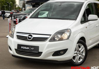 Подержанный автомобиль Opel Zafira Compactvan 2013 года (20 фото)