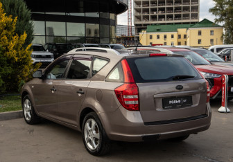 Подержанный автомобиль Kia Ceed Wagon 2007 года (5 фото)