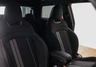 Подержанный автомобиль MINI Hatch 2021 года (16 фото)