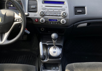 Подержанный автомобиль Honda Civic Sedan 2008 года (13 фото)