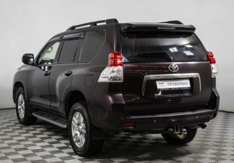 Подержанный автомобиль Toyota Land Cruiser Prado 2010 года (7 фото)
