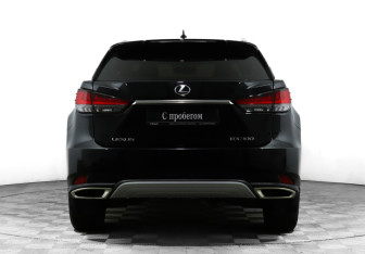 Подержанный автомобиль Lexus RX 2022 года (6 фото)