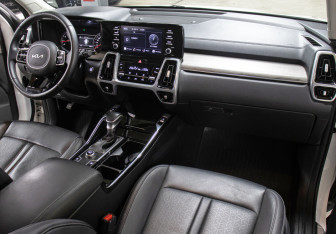 Подержанный автомобиль Kia Sorento 2022 года (11 фото)