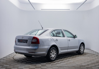 Подержанный автомобиль Skoda Octavia Liftback 2010 года (5 фото)