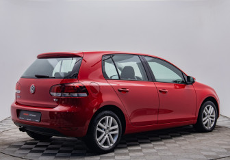 Подержанный автомобиль Volkswagen Golf Hatchback 2012 года (5 фото)