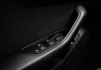 Подержанный автомобиль Audi A4 Sedan 2017 года (14 фото)