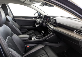 Подержанный автомобиль Kia K5 2021 года (13 фото)