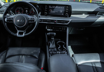 Подержанный автомобиль Kia K5 2021 года (12 фото)