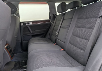 Подержанный автомобиль Volkswagen Touareg 2008 года (11 фото)